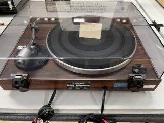 Yamaha YP-77 Turntable - Image 4