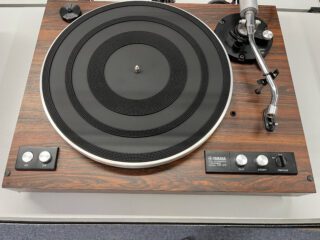 Yamaha YP-77 Turntable - Image 2
